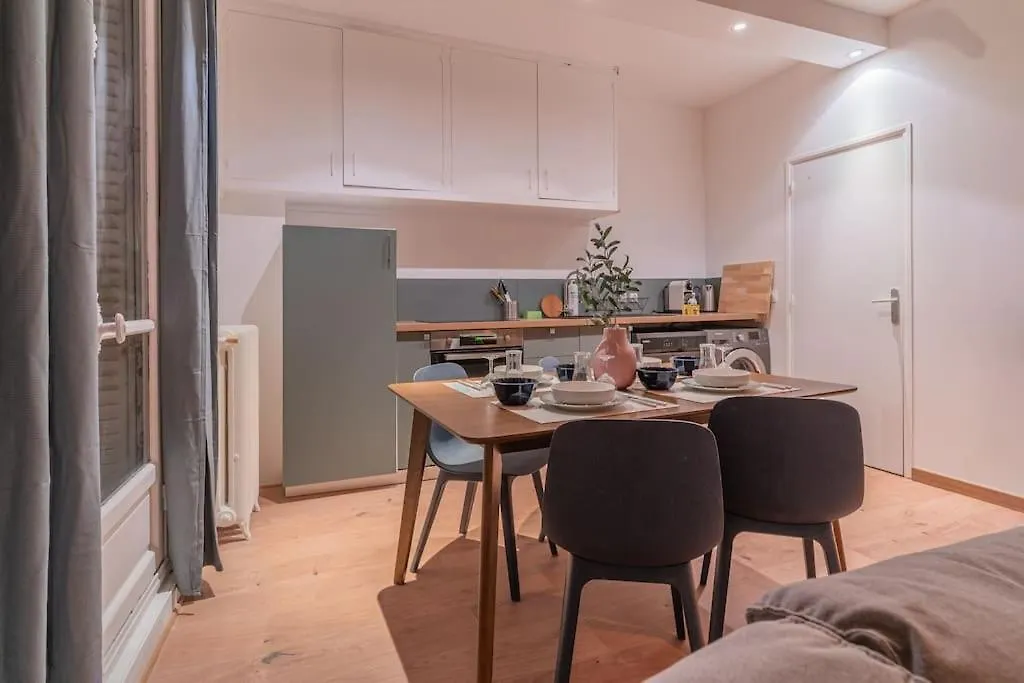 Lovely Parisian Flat Rue St Honore Louvre - 2Br With Balcony Appartement