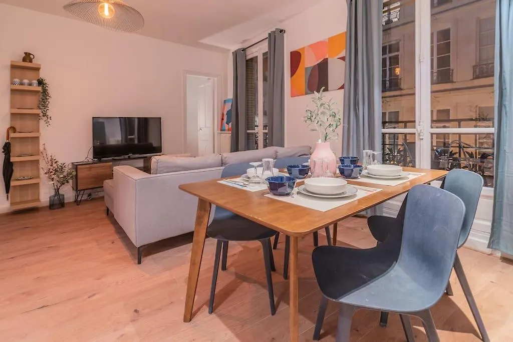 Lovely Parisian Flat Rue St Honore Louvre - 2Br With Balcony Appartement