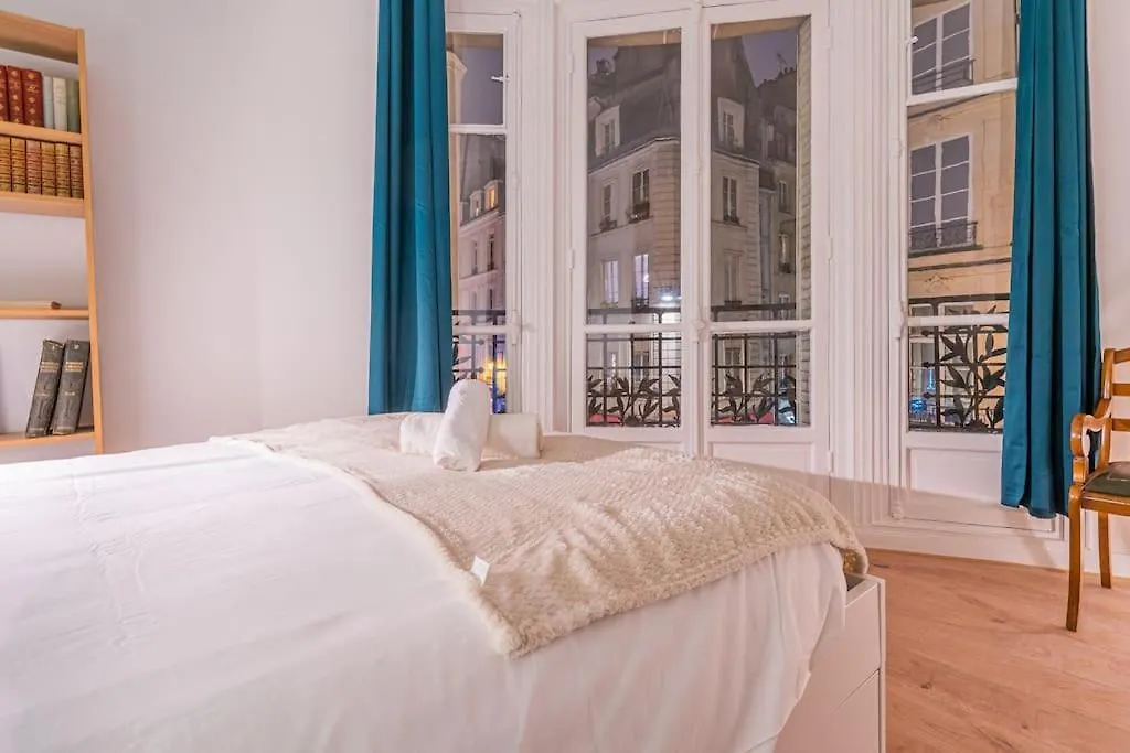 Lovely Parisian Flat Rue St Honore Louvre - 2Br With Balcony Apartment 0*, Paris France